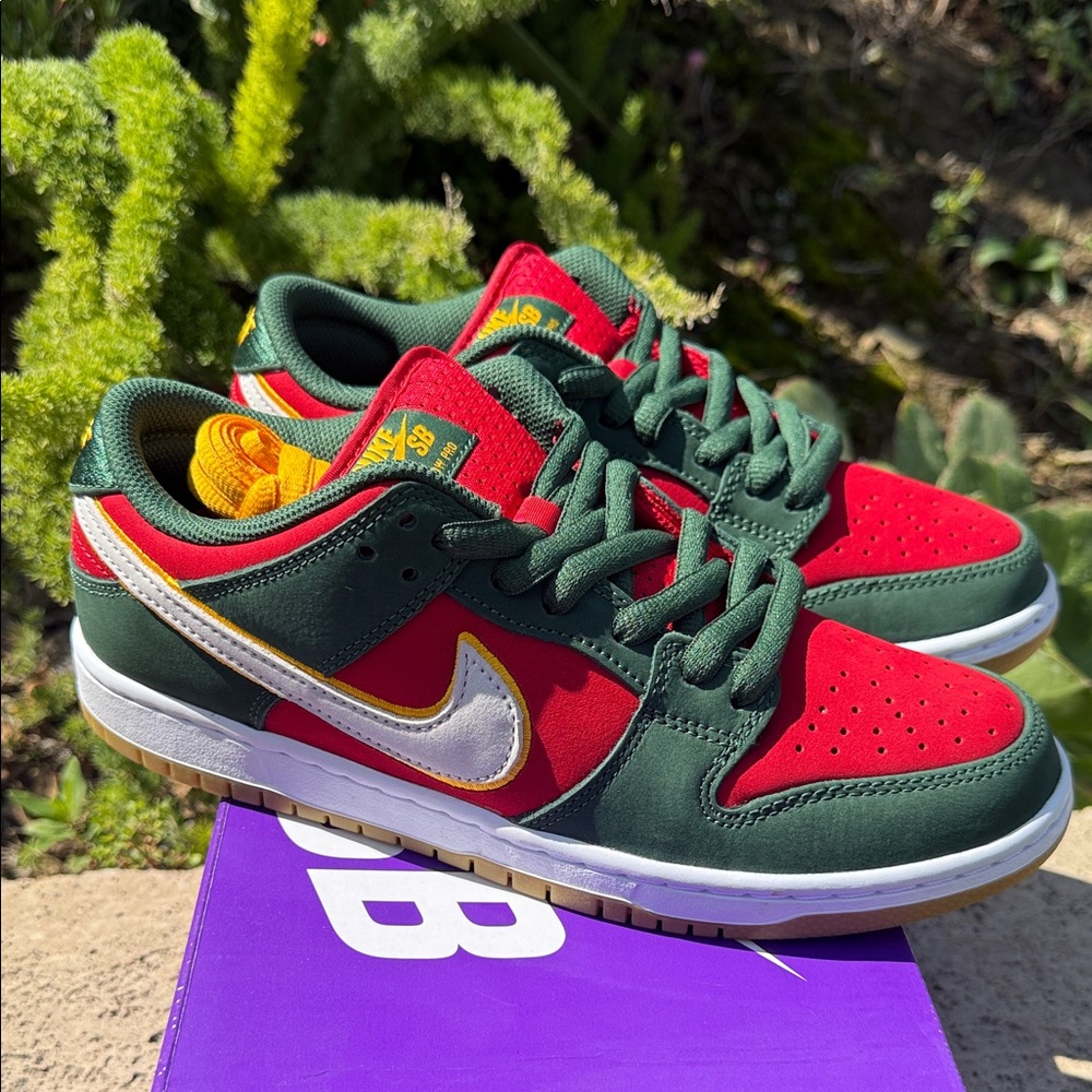 Nike dunks low rise pro Gucci green red yellow matching 9 woman’s 7.5 men’s
